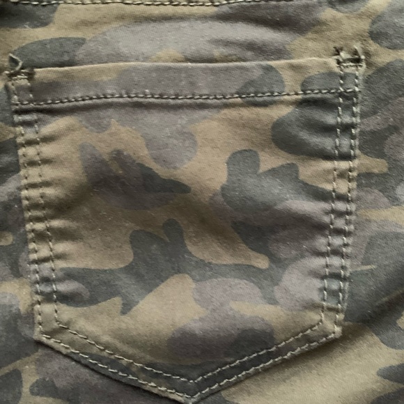 🍉Warehouse One brown, camouflage denim shorts, mid rise, stretchy, lightweight 6 - Picture 10 of 14